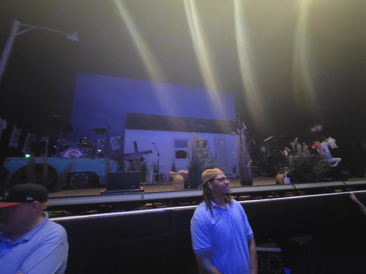 Effranxx's tweet photo. WOR$T GIRL IN THE WORLD TOUR STAGE https://t.co/5fOTlazcWw