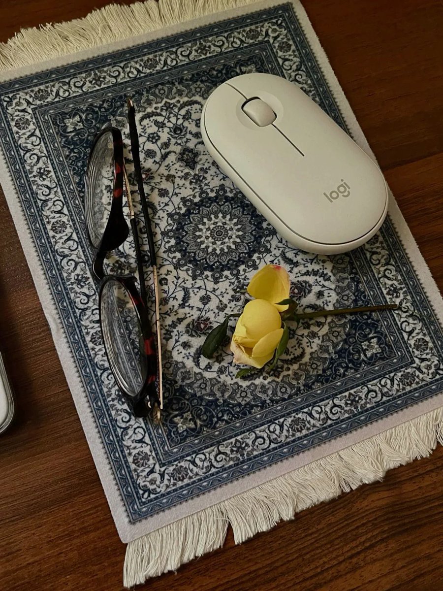 300moods's tweet photo. obsessed with those mini persian rugs https://t.co/hg6qlsIlhv