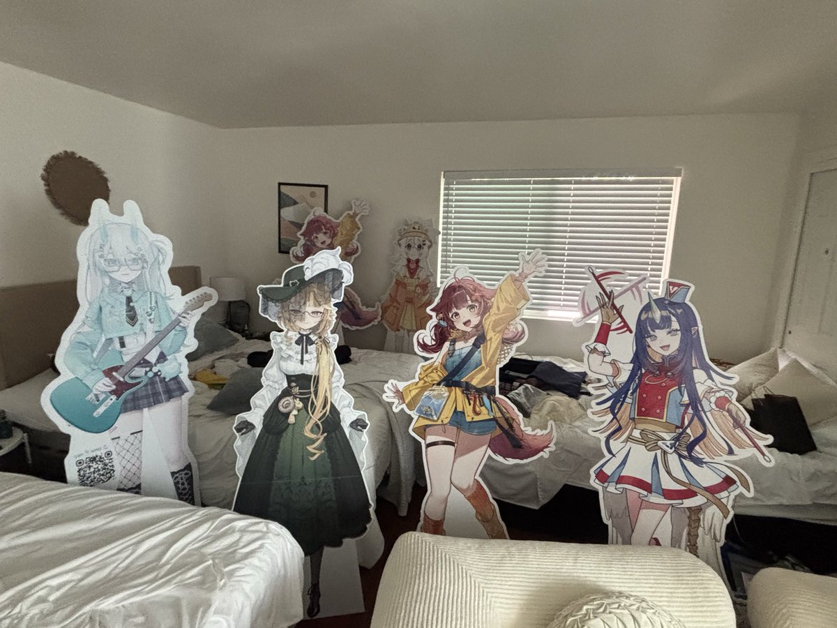 RomRam64x's tweet photo. I had such a great time at offkai and I was able to get all the merch I wanted. I was able to get @EvaAnanova, @pachikko_, and 2 @hiyorimokami one signed. My friends picked up the others and I plan on gifting the second Hiyo to a lucky kawoo. https://t.co/Bdo7k7MWZh