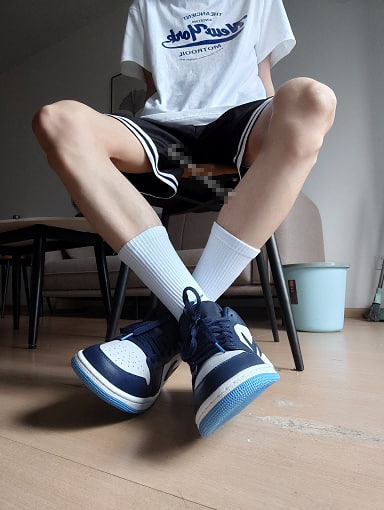 3Agc73's tweet photo. 新鞋子，试穿一下😋###关注主播更多原创视频抢先看 https://t.co/iP9NKEBBfm