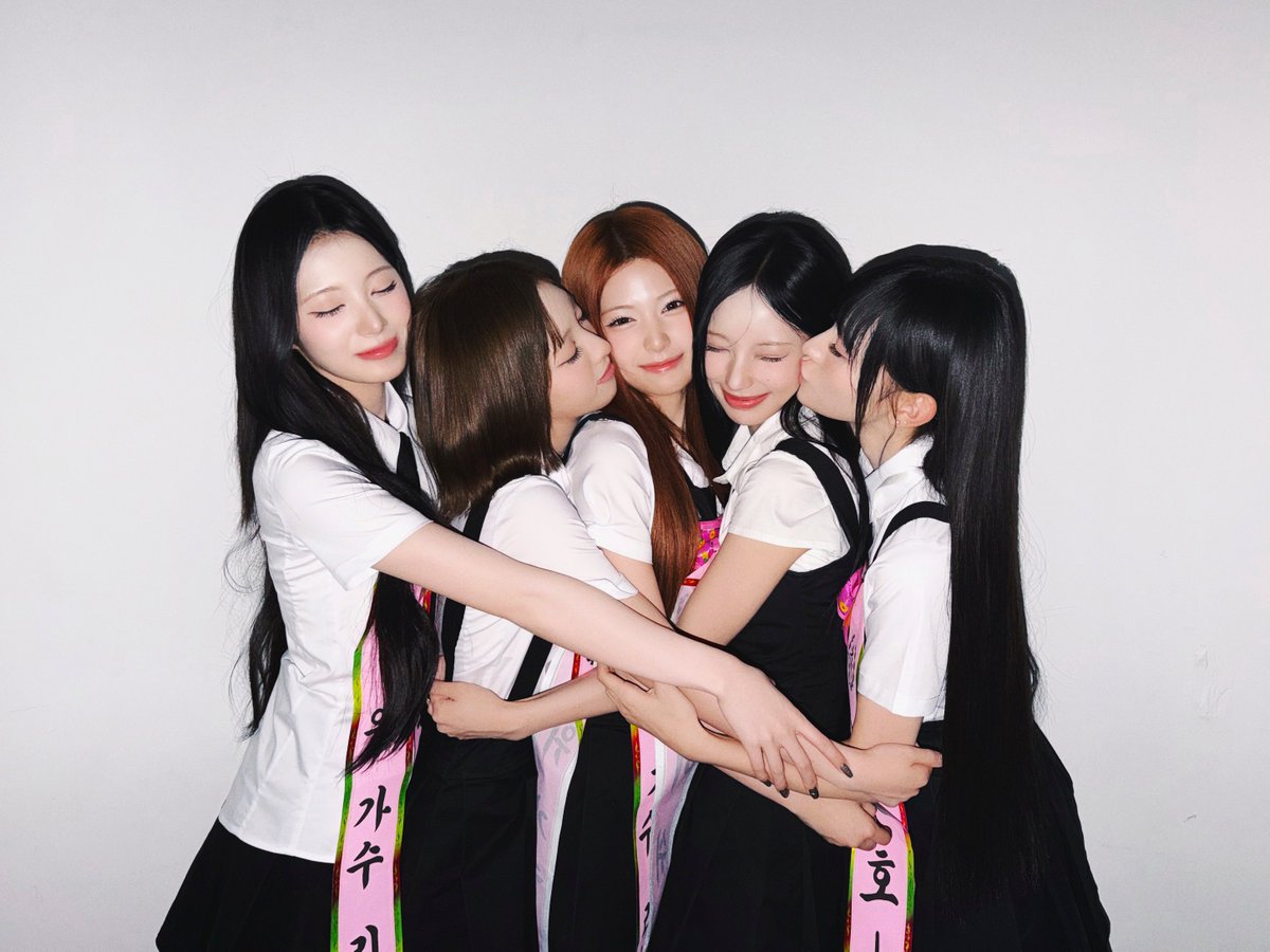 vvv8wv's tweet photo. 리센느 가족🥹🥹🥹🥹 https://t.co/1lkjym1Cvg