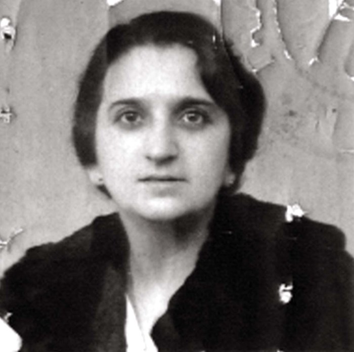 AuschwitzMuseum's tweet photo. 27 July 1907 | A Dutch Jewish woman, Rebecca Fransman, was born in Amsterdam. She lived in Belgium.

She was deported to #Auschwitz. She did not survive. https://t.co/dutrSH0ngl
