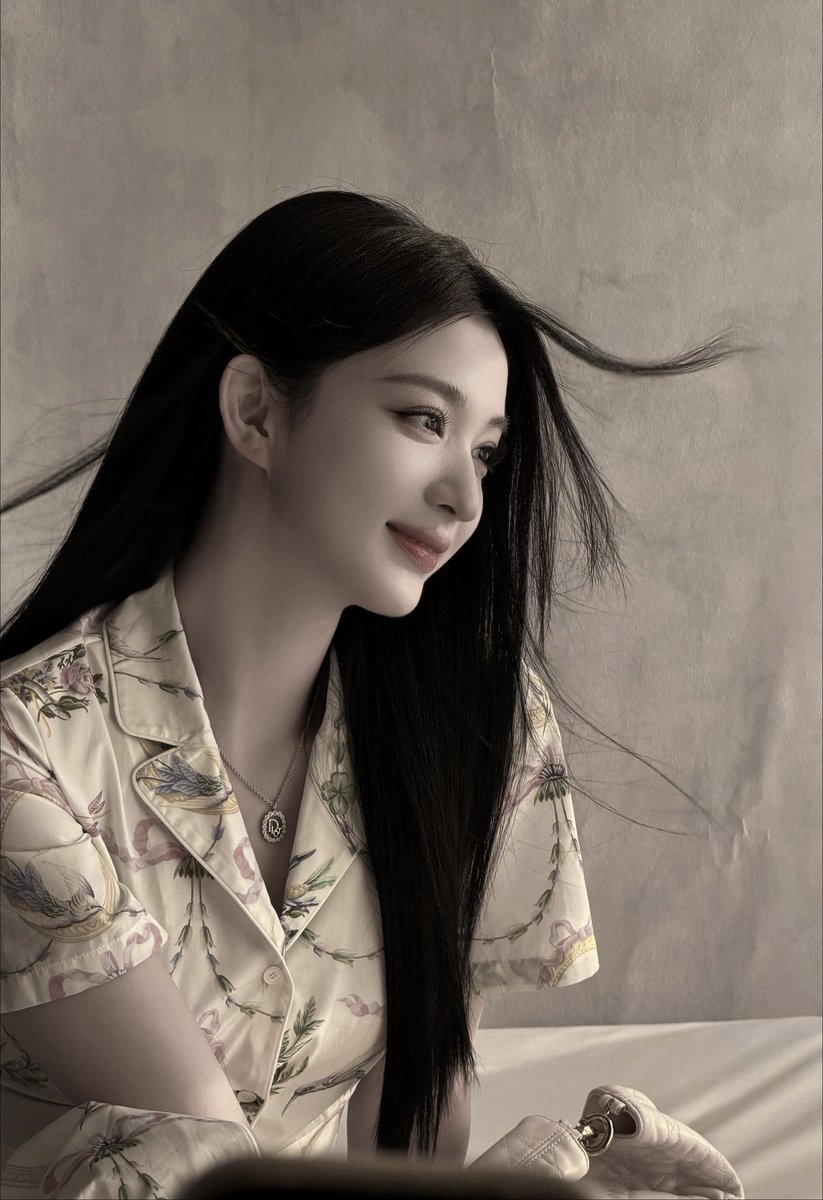 ATHANASIA SHEN. tweet media