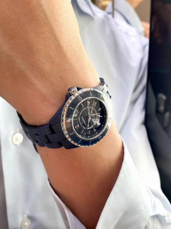 hassin_jeweler's tweet photo. “あのマットブルー”がシャネル「J12」の新たな顔に!
あの圧巻の質感と深みを持つマットブルーが、この度ついにレギュラーモデルとして待望の仲間入りを果たしました!
https://t.co/7U13d4nuZb
#シャネル #CHANEL #腕時計 #時計好き #宝石の八神 #HASSIN #WATCH #おしゃれ #ファッション #夏 https://t.co/Pw5dCp1wmL