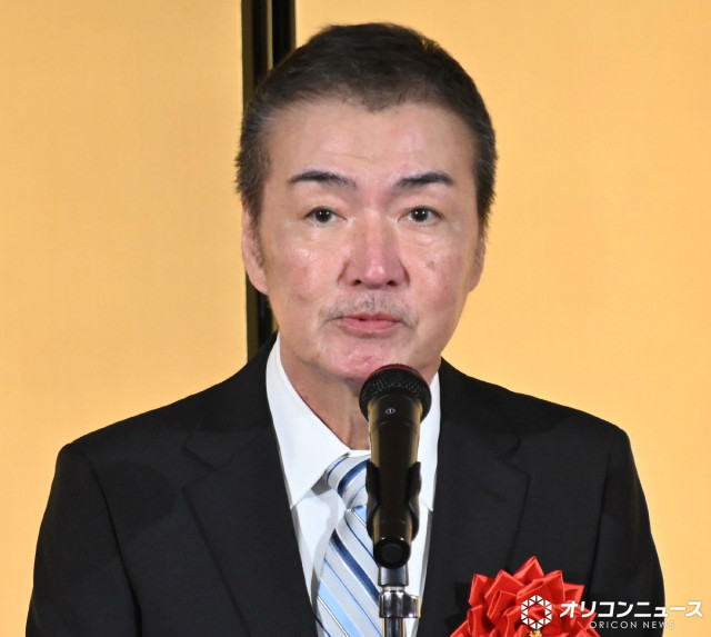 livedoornews's tweet photo. 【訃報】作家・東野圭吾さん、大腸がんのため死去 享年68
https://t.co/rbjCqyAHtg

27日、講談社が東野さんの死去を発表した。同社は「東野圭吾さん ご逝去のお知らせ」と題した文書を公表。葬儀は家族葬で執り行われたとし、お別れの会については決まり次第案内するとしている。 https://t.co/QvV9Mznqv8