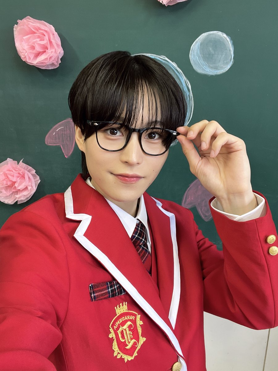 PARADEMIA_mmb's tweet photo. ━━━━━━━━━━━━━━━
#パラ日誌 No.06　日直：田仲遥翔
━━━━━━━━━━━━━━━

はじめまして！

この度『PARADEMIA』として活動させていただくことになりました"田仲遥翔"です🩷🩵

PARADEMIAが結成されると聞いたとき、教室に入る前の｢どんな出会いが待ってるんだろう？｣って少し緊張とワクワクが混ざったあの感情を久しぶりに思い出しました🫨💭

青春って、あとから振り返ると特別だったなって思う大切な瞬間ですよね。

だからこそ僕はPARADEMIAとしての活動が、みなさんにとっても、僕にとっても｢青春だった｣って胸を張って言えるそんな瞬間になったらいいなと思います。

放課後に友達と笑いあったこと、体育祭本気で優勝目指したこと、プールのあとの国語の授業でウトウトしちゃったこと。

そんな何気ない毎日が思い出になるように、ひとつひとつの時間を大切に積み重ねていきたいです。

もちろん、宿題みたいに大変だなって思う時や、テストみたいに上手くいかないなって思う時もあると思います🫢

でも、PARADEMIAなら、みなさんと一緒なら乗り越えられる気がします✊🏻❤️‍🔥❤️‍🔥

最高の青春しようね🌸

田仲遥翔

#パラデミア