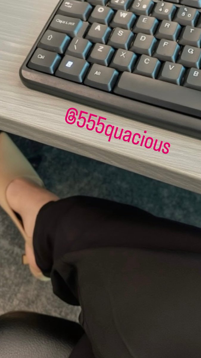 555quacious's tweet photo. Happy Monday ♡

Heels on. 
Emails sent. 
Week owned.  

Let’s make this week productive.  

#HappyMonday #CorporateGoddess #OfficeAesthetic #BossMode #OfficeQueen https://t.co/2hZxEsP3Kx