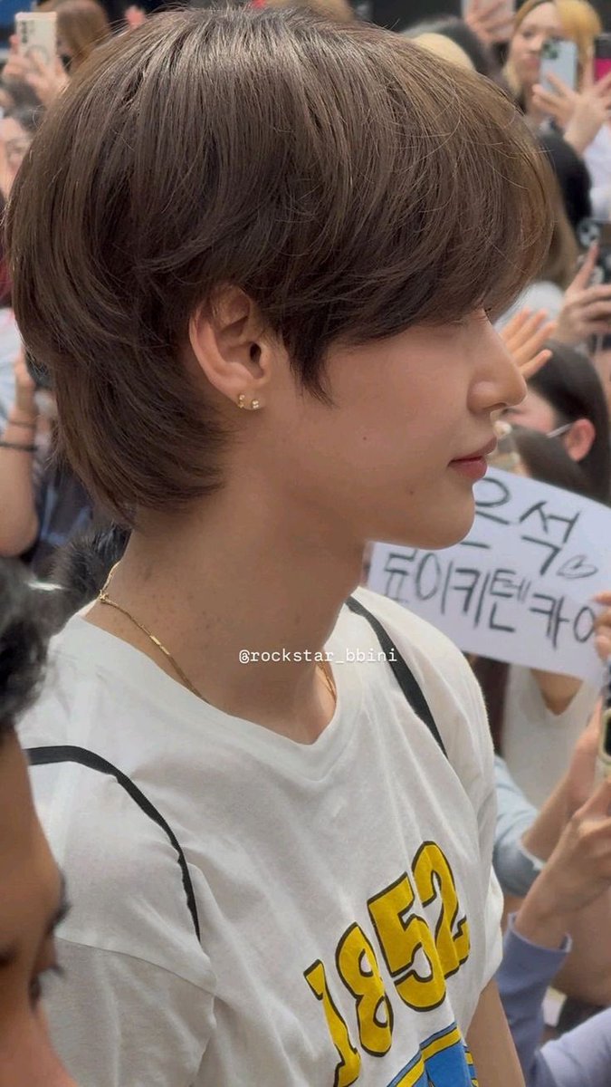 wnbsloop's tweet photo. wonbin’s side profile is so pretty https://t.co/UZmYR150SU