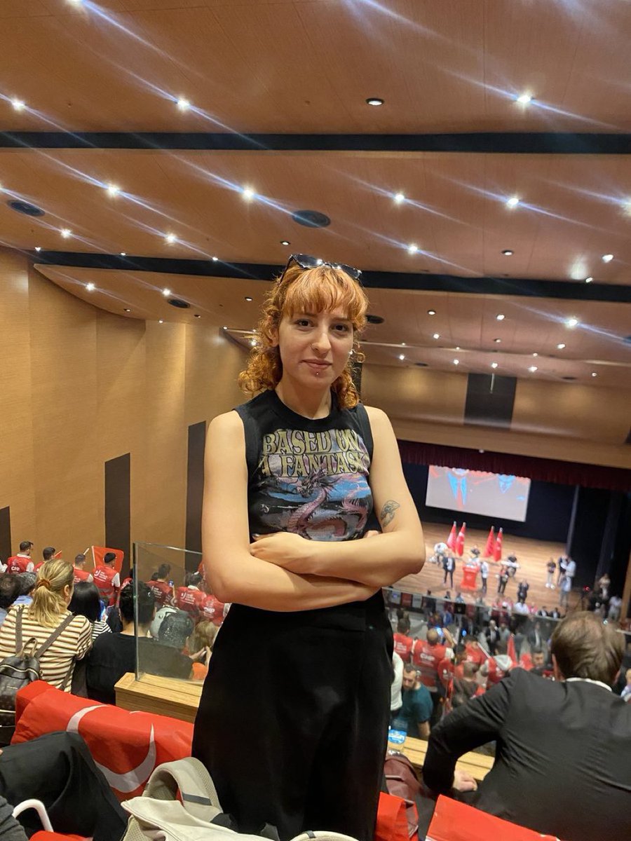DemokratCagdas's tweet photo. Algı ile Halkı aldatanların ipini pazara çıkaran kadın. Helal olsun sana bacım👍 https://t.co/nEPdPiqujd