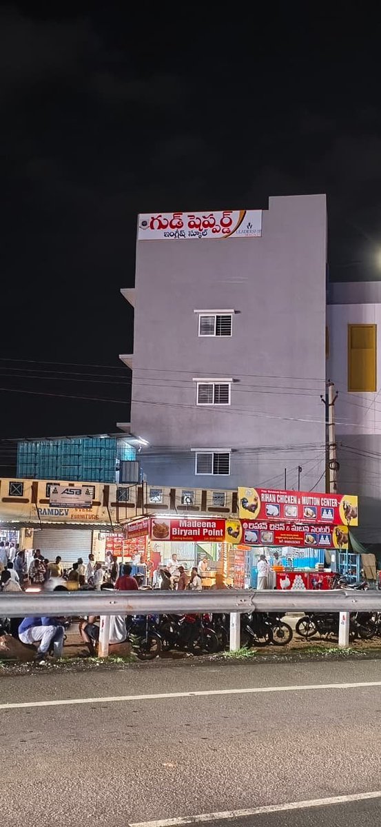 Afroz00786's tweet photo. Liquor shop operating right next to (Good Shepherd School) in [Balaji Nagar Highway, Kurnool - 518006]! This is a clear breach of AP Excise distance norms (100m rule).

​Requesting our "CM - CBN" Sir to take a strict action. @AndhraPradeshCM,  @collector_krnl , @APDeputyCMO https://t.co/VmUyJyejCa