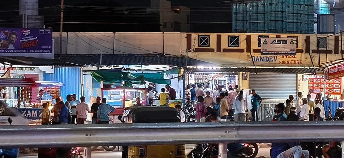 Afroz00786's tweet photo. Liquor shop operating right next to (Good Shepherd School) in [Balaji Nagar Highway, Kurnool - 518006]! This is a clear breach of AP Excise distance norms (100m rule).

​Requesting our "CM - CBN" Sir to take a strict action. @AndhraPradeshCM,  @collector_krnl , @APDeputyCMO https://t.co/VmUyJyejCa