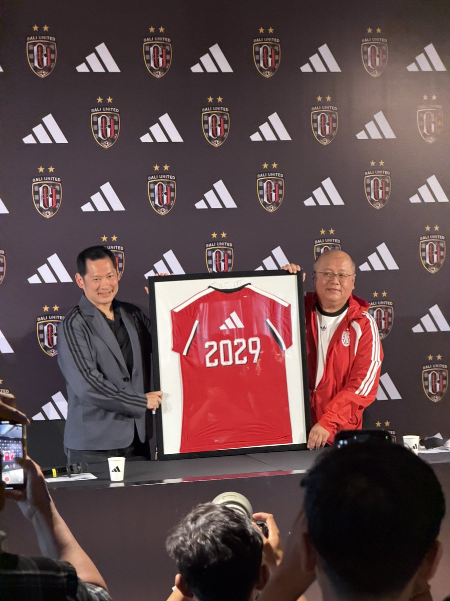alamalid6's tweet photo. Adidas Indonesia x Bali United https://t.co/fYXQHXtBFz