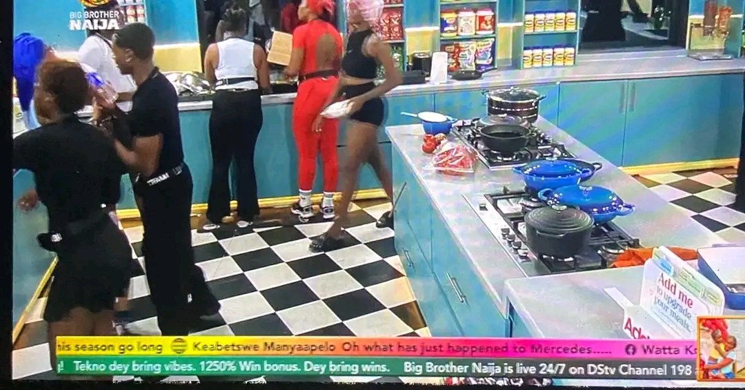 Mercy21210's tweet photo. our faves are settling in nicely 🥂❤
#bbnaija https://t.co/w033JyiOzP