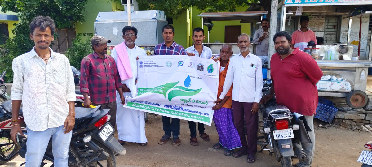 AlampurM's tweet photo. As a part of Catch the Rain campaign  awareness program on conservation and implementation for sustainable water management, Alampur Municipality.  #CatchTheRain #MoHUA #AMRUT2 #WaterSecurity #GroundwaterRecharge #cdmatelangana #tksreedevi #MoHUA_India #JalShaktiMin #TelanganaCMO https://t.co/gW6AO4ye9a