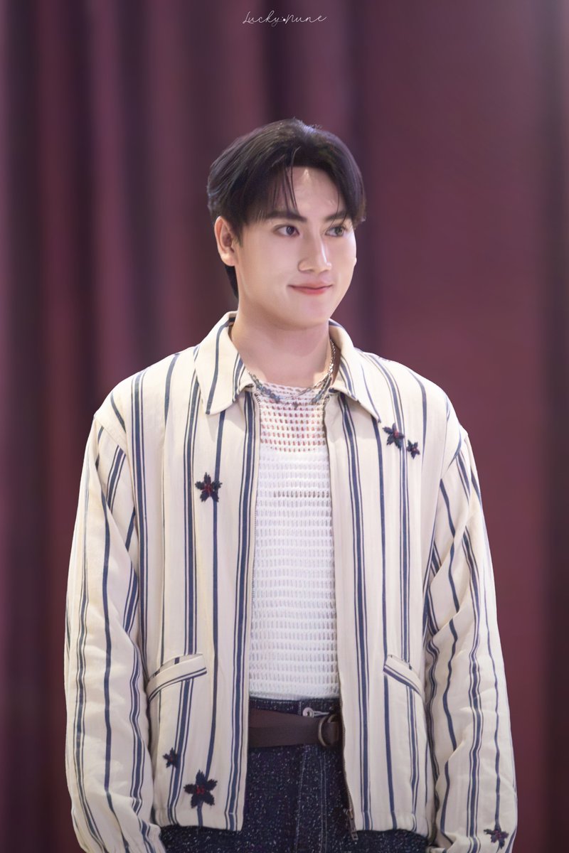 _amisas95's tweet photo. 260726 N’PUNG AT YOUR THIRD SERIES EP1 - 1 🍞🏝️

NOW YOUR SEA THIRD

#คืนนี้ที่สามเป็นของเธอ
#pungphirunwat https://t.co/k5Gy0Dgclr