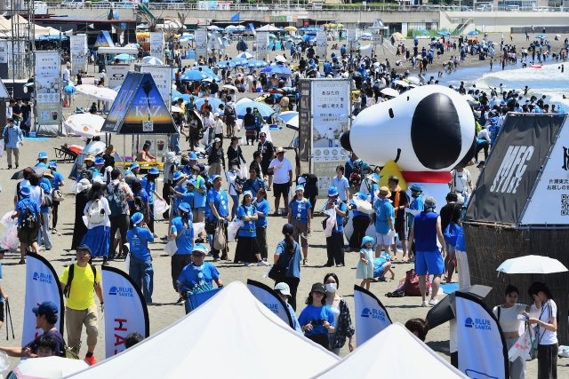 sea_saver's tweet photo. 2026年7月20日（月・祝・海の日）第225回海さくらゴミ拾い（BLUE SANTA2026)を実施させていただきました。、3,201名ご参加の皆様と、つるの剛士さんや川村エミコさんやスヌーピーと一緒に、可燃ゴミ100袋、不燃ゴミ8袋（共に30L）を回収しました。 https://t.co/Ca0R8BjCid