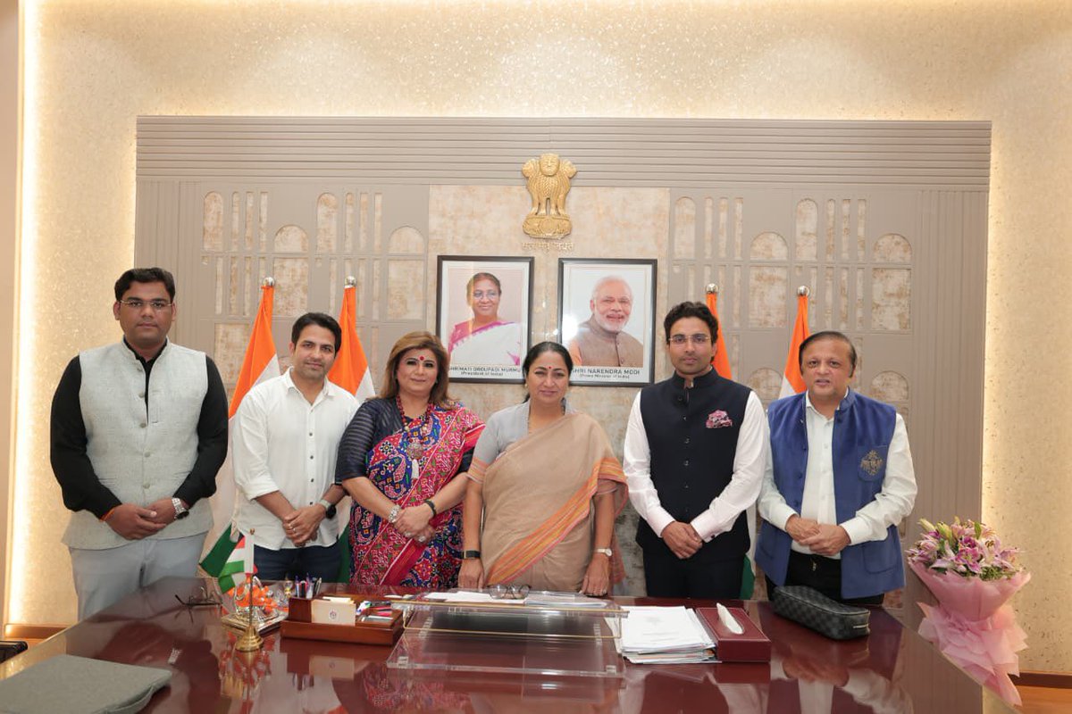 Asifbhamlaa's tweet photo. @bhamlafoundatio Led A delegation to have a meaningful audience with the Hon’ble Chief Minister of Delhi. @CMODelhi @gupta_rekha Ji The interaction was marked by a shared vision With RP Foundation For #PinkERickshaw and a deep commitment to women empowerment, women’s safety, women-led entrepreneurship, and environmental sustainability.

Stay tuned... A transformative initiative is on the horizon.

In frame: Hon’ble Chief Minister of Delhi, Mr. Asif Bhamla, Dr. Alka Kapur, Mr. Rohit Pandit, Mr. Romanchak Arora, and Others 

#BhamlaFoundation #ChiefMinisterDelhi #WomenEmpowerment #WomenSafety #PinkERickshaw #WomenEntrepreneurship Sustainability