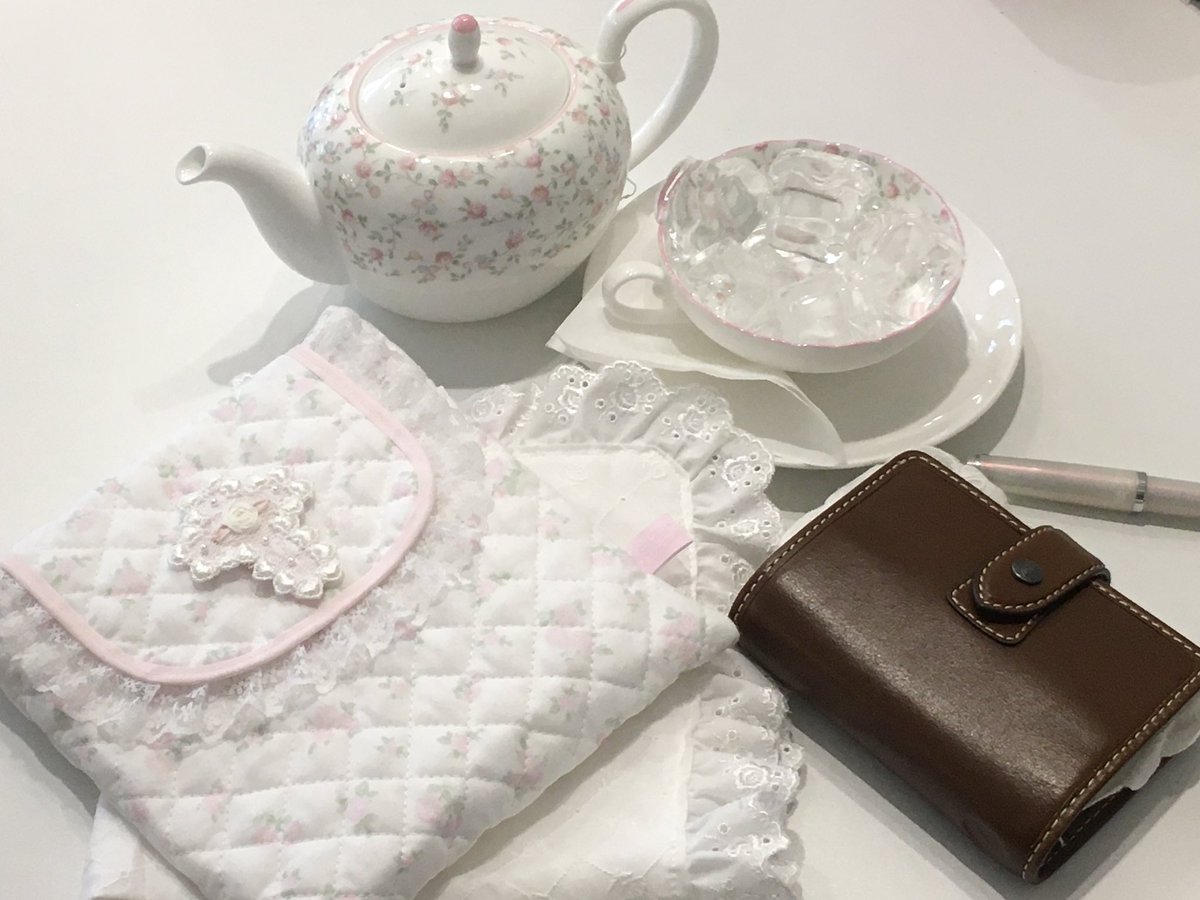 jiyo1205's tweet photo. tea time https://t.co/ywLV5gPGjS