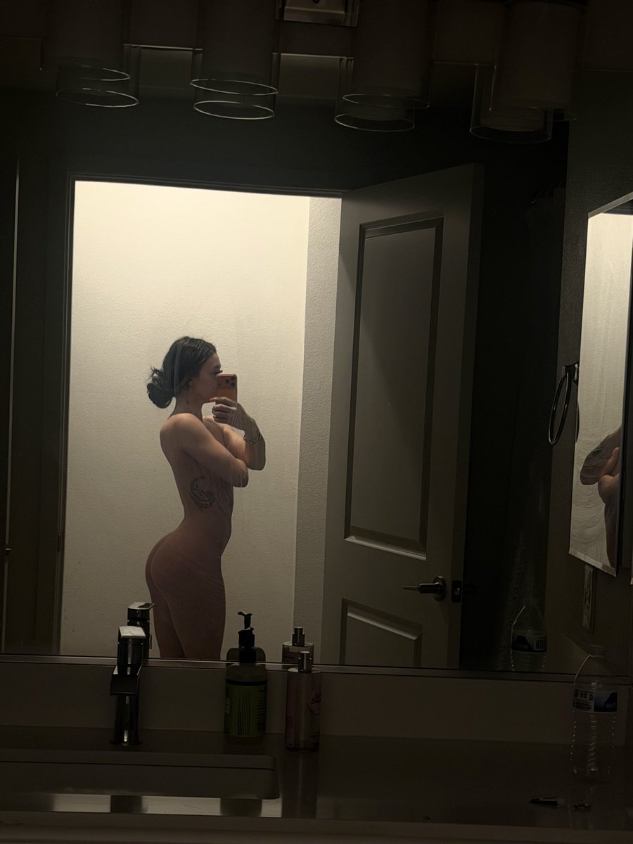 sevynmininheave's tweet photo. goodnight 👩🏻❤️💋👩🏻 say it back!
#nsfwtwt #content #gnd #linkinbio #OF #chaudai #stripper #midnightballerina #nsfw https://t.co/n17kdw8zap