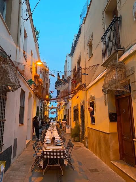 IndependentBDN's tweet photo. Una experiència d'un carrer petit, opinió de Montserrat Rectoret. https://t.co/R8ea4Y5aUU https://t.co/YoSs1cuuKP