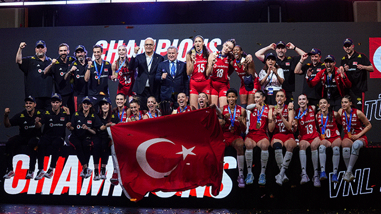 ilkoyhareketi's tweet photo. Milletler Ligi Şampiyonu Filenin Sultanlarını tebrik ederiz! 🇹🇷 https://t.co/qUkctI2Enp