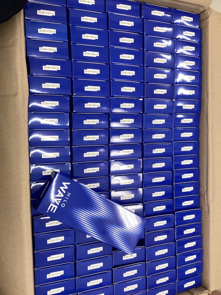 ad19810911's tweet photo. 正規代理店ヒローウェーブ到着📦

正規代理店経由の物しか本物と認めない皆さんはBUYMAなんて絶対、使いませんよね😊 https://t.co/oFYefwNdek