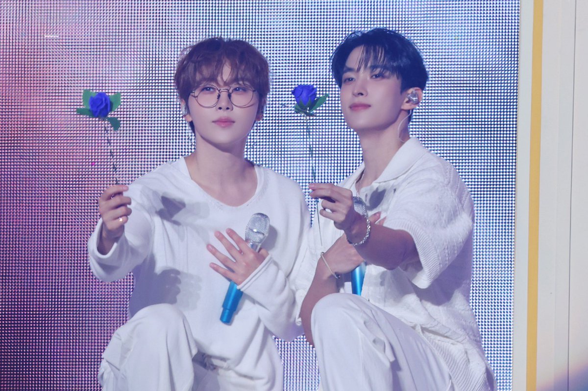 bootaminnn's tweet photo. DxS ON STAGE IN KAOHSIUNG 🖤🤍💙

너무 행복합니다ㅠㅠ

‧₊˚ ☁️⋅♡𓂃 ࣪ ִֶָ｡˚ ☁︎ ˚｡⋆｡˚✩˚｡⋆ ๋࣭ ⭑⚝

#승관 #부승관 #세븐틴  
#Seungkwan #スングァン
#SEVENTEEN #SEUNGKWAN #DxS 
@pledis_17 https://t.co/GekUb2FuZj