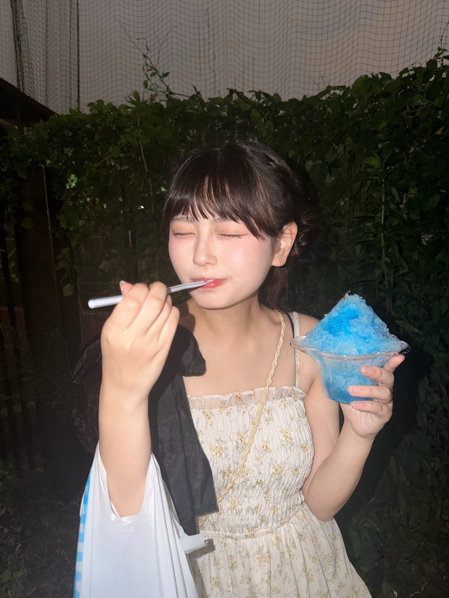 hina_nagahama's tweet photo. ヒナ美味そうに可愛く食べれるの。 https://t.co/OlgyZXIEeS