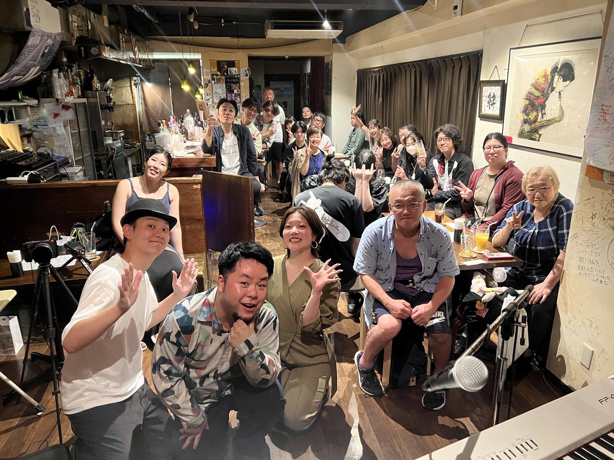 kobakenpiano's tweet photo. コバケンワンマン
「僕になった場所」
@幡ヶ谷36°5

ご来場ありがとうございました！

今の自分の出せる全てを出して
幡ヶ谷にありがとうとさよならを言えた気持ちです。

悔いなし。

まささん、さっこさん
本当にありがとう。

そしてこの18年で出会えたみなさまと
ステージで再会できてとても嬉しかった。

臨月の妻まで見に来てくれて、
我が子への最強の胎教もできました。

またどこかで。
きっと、歌いますから。

※日曜日は完全にぶっ倒れてまして
諸々の連絡が滞ってしまってすみません。