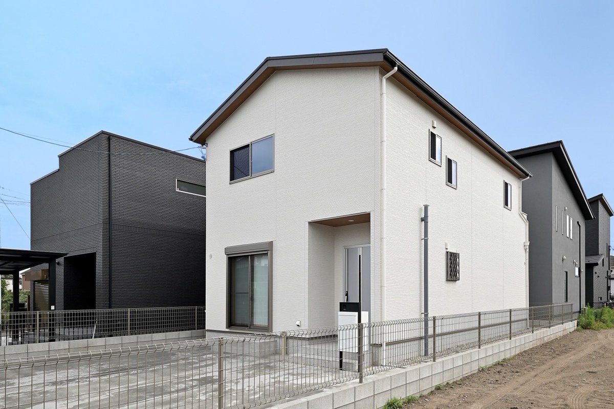 CaNowHOME's tweet photo. 【「今の家賃、もったいないな…」から始まった家づくり。】

東海市M様は「おまとめローン」の活用で資金面の不安を解消！
建売では出会えなかった【理想の間取り】を注文住宅で叶えられました。

✅ リビングと分けた「独立和室」で来客も安心
✅家事動線を考えた「続きバルコニー」
✅ 2階廊下までフル活用した「充実収納」

賃貸を卒業して、地元で理想の暮らしをスタート。詳細はブログで👇
[https://t.co/3aT0DjBt0v]

#注文住宅 #おまとめローン #東海市 #家賃 #カナウホーム