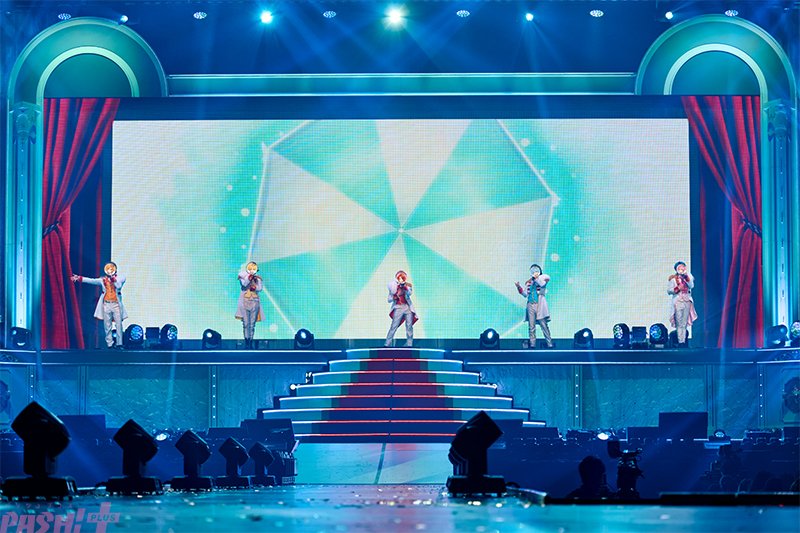 magazine_pash's tweet photo. 「すとぷり」福岡弁を取り入れた歌詞アレンジも！ 結成10周年記念アリーナツアー福岡公演を完走し、チケット完売の東京公演でいよいよツアーファイナルへ

#すとぷり #すとぷり10周年ライブ

ステージでは、トロッコを使用したパフォーマンスや会場内でのサプライズ演出も！ 「すとぷり」のライブでは初となるゴンドラ演出などを組み込み、客席のさまざまなエリアを巡りながらパフォーマンスを披露