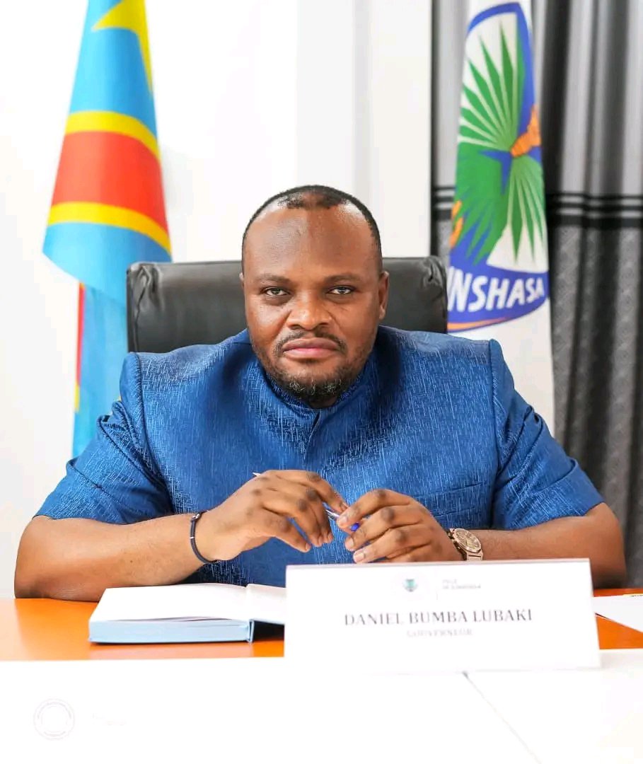 R0isage's tweet photo. SEM @daniel_bumba_01 s'impose aujourd'hui comme le meilleur gouverneur aux yeux de nombreux Congolais. Les chantiers routiers qui transforment Kinshasa témoignent de son action. Félicitations à lui. Qu'il poursuive sur cette lancée : l'histoire retiendra les bâtisseurs. https://t.co/CfIFzpgeN4
