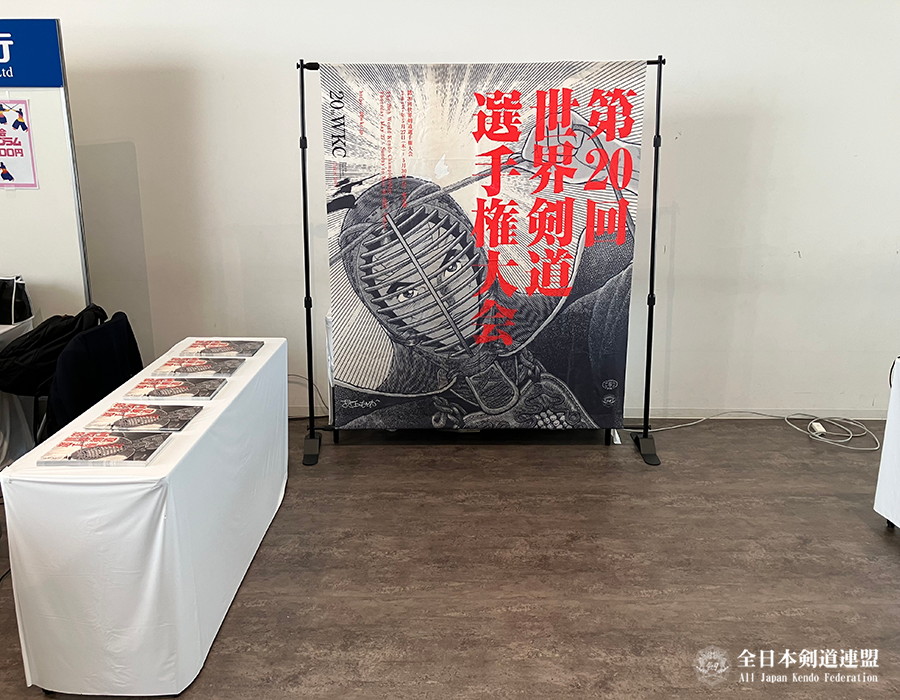 ajkendof's tweet photo. 第20回世界剣道選手権大会（20WKC）まであと「304日」となりました。
現在、福岡市総合体育館（照葉積水ハウスアリーナ）で開催中の「令和8年度 玉竜旗高校剣道大会2026」（7月29日（水）まで）では、全日本剣道連盟の特別ブースを出展しています。

ぜひブースで写真を撮って、みんなで第20回世界剣道選手権大会を盛り上げましょう！

玉竜旗大会特設サイト
▶︎ https://t.co/JQGhS86Taq

第20回世界剣道選手権大会（20WKC）特設サイト
▶︎ https://t.co/tn2im7VVPx

#剣道 #Kendo #20WKC #20WKCPhoto #ぶしし #Bushishi #玉竜旗