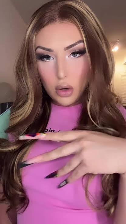 smithbecky7pe's tweet photo. Would you give me a kiss even if I am trans?? 🏳️‍⚧️ https://t.co/OCTXo4oMk8
