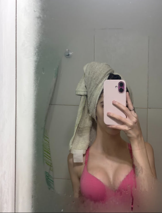 cobnoella's tweet photo. fresh out the shower, still the main event 🩷 https://t.co/mWCJBSa3ao