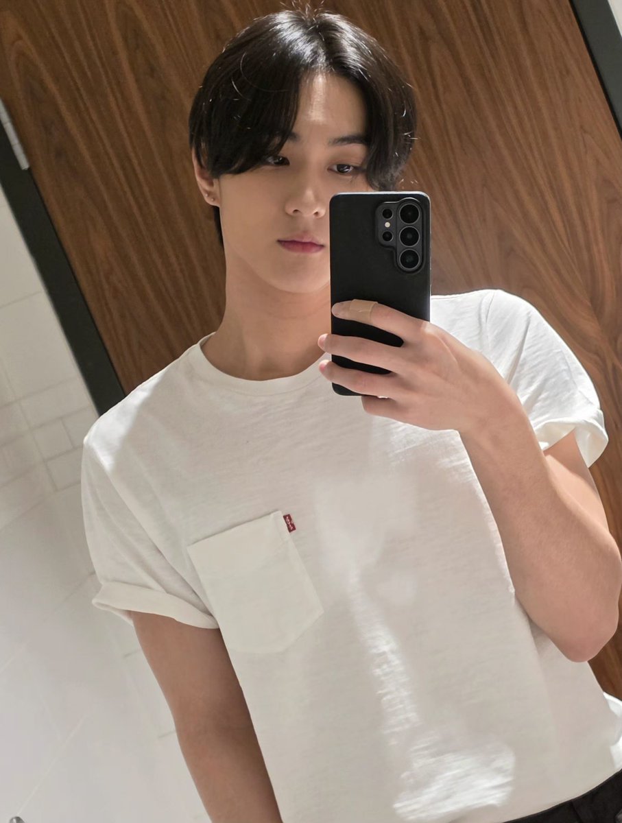woncattos's tweet photo. 🌟💌 JUNGWON IN WHITE TEE ON TOPP  #JUNGWON #정원 
😺 this one is from today https://t.co/X6YP9mXAtZ