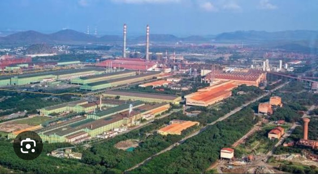 NBaidmehta's tweet photo. Odisha is now attracting massive scale of investments 
With old clusters rocking 
Like Angul, dhenksla paradip etc 
Attracting unmatched scale of investments in metals (cumulative would be more than 3 lakh cr !!)
With paradip now starting land acquisition for a new petrochemicals https://t.co/bZclwrpdZY