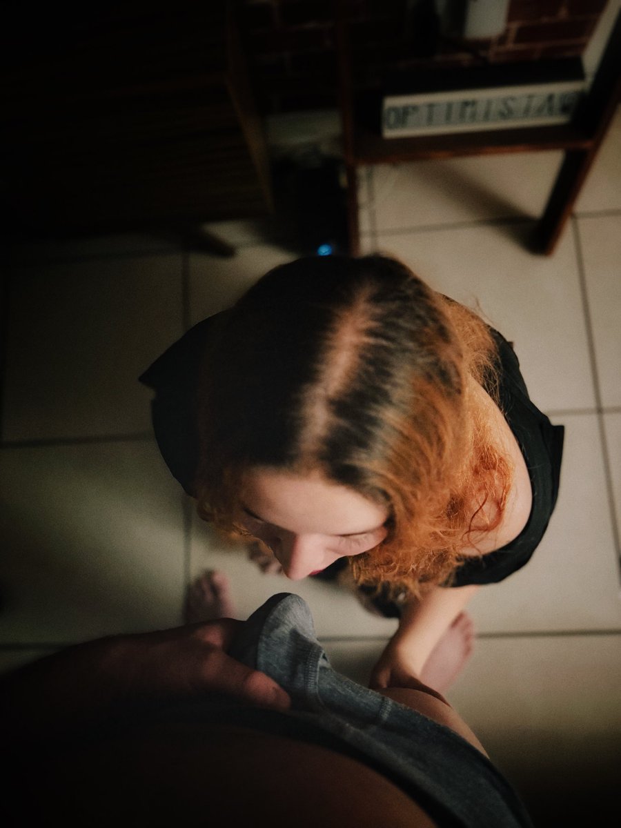 EscarlethMuse's tweet photo. You looked down…

I looked up. 🖤

I think we both know where this was going.

#OnlyFans #OnlyFansGirl #Redhead #Curvy #Tease https://t.co/BHNyjQSvXk