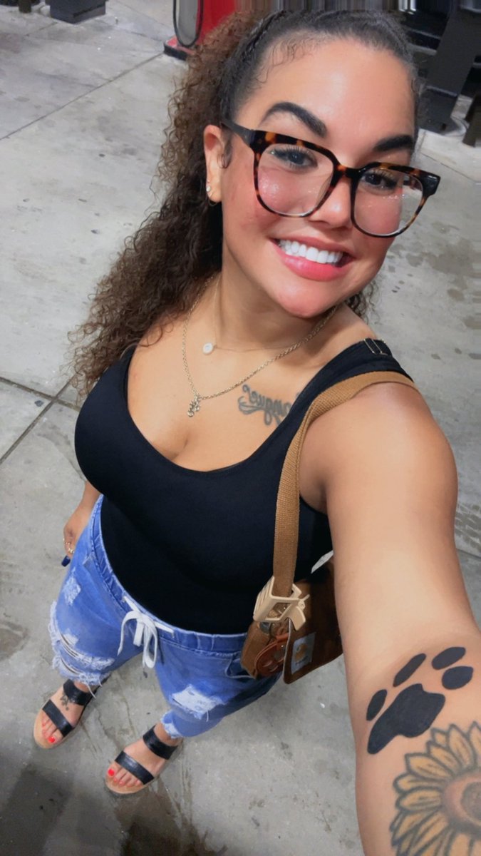 dlovechillin's tweet photo. 🖤🖤 https://t.co/7GspKKVVfb