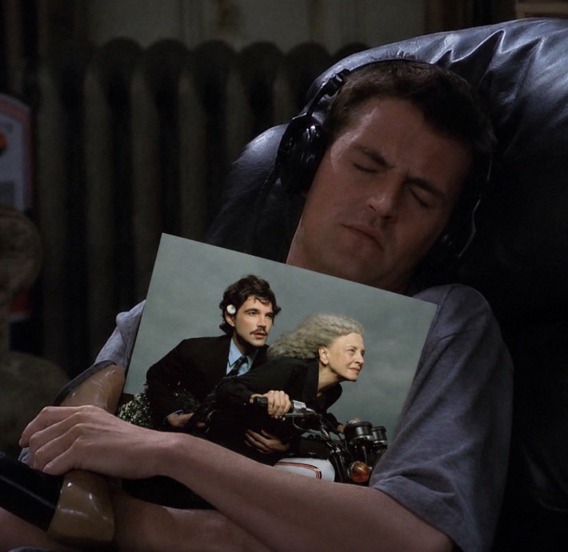 OfcDuniZ's tweet photo. Esse álbum me fez lembrar da minhã falecida mãe, do meu falecido amigo, e da possibilidade recente de perder minha avózinha tão amada, mas isso é bom! Significa que o álbum cumpriu seu papel, entregou a mensagem e fez alguém refletir sobre o tema abordado +

 #MemóriasPóstumas https://t.co/7JIzykSqt3