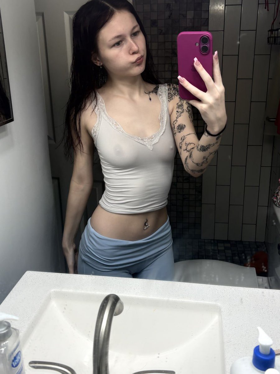 alessiapricey's tweet photo. can u feel me yearning for u or do i have to slap the shit out of u https://t.co/edjDjXZeib