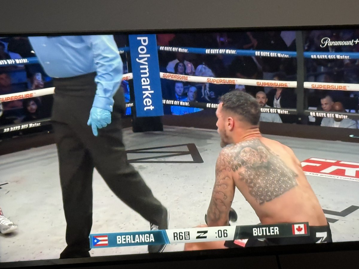 DannyPLUSBoxing's tweet photo. Butler down round 6! #ZuffaBoxing09 https://t.co/1dtNjoKqjg