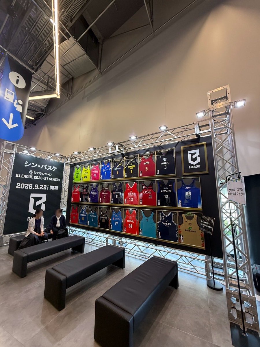 5ch_basketball's tweet photo. ／
 B1全チームのユニフォームを展示中🏀🌟
＼

TOKYO DREAM PARKの3階にて
「9月22日開幕！B.LEAGUE ユニフォームコレクション」として
りそなグループ B.LEAGUE 2025-26 SEASONの
B1クラブのユニフォームを展示中です‼️

さらに...！
ユニフォームについているQRコードを読み取ると、各チームの情報が👀‼️

暑い日には休憩、突然の雨には雨宿りとして、時間をお過ごしください

#Bリーグ #バスケ #東京ドリームパーク #TOKYODREAMPARK #テレ朝バスケ 
@TOKYODREAMPARK