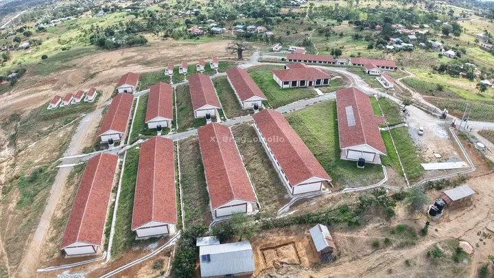 therealantoh's tweet photo. Kwale County was ignored so much when Uhuru was in power.

This is now Fulugani primary school which is transformed into a modern learning facility.

Becthe judge. https://t.co/HAtKHvO7Yl