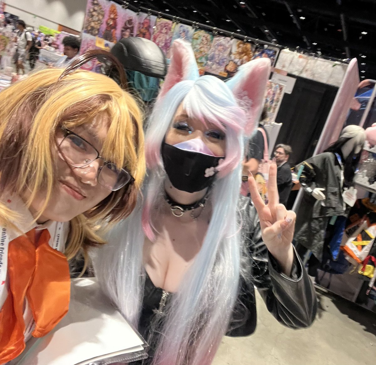 RazorxJ's tweet photo. That moment when the @_Silvervale_ signed her name in my #offkai yaoi note, heeheehee :3 https://t.co/OiiBvpniuE