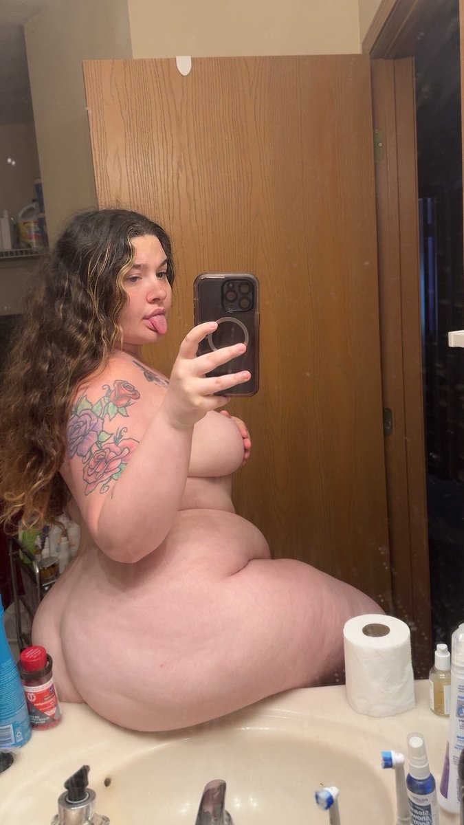 xtattedbaddiex's tweet photo. Wish this was your face instead 😩💦 https://t.co/yolTcWqldB