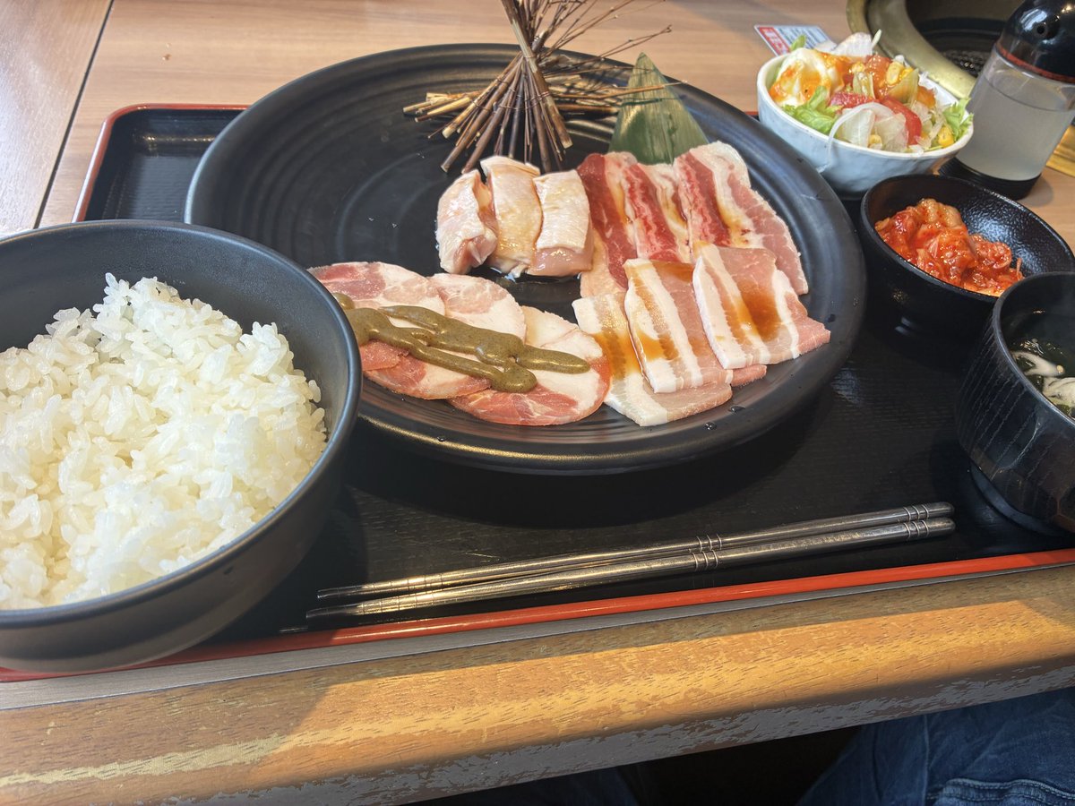 massan2626's tweet photo. またまた昼焼肉 https://t.co/II2anK2n0t
