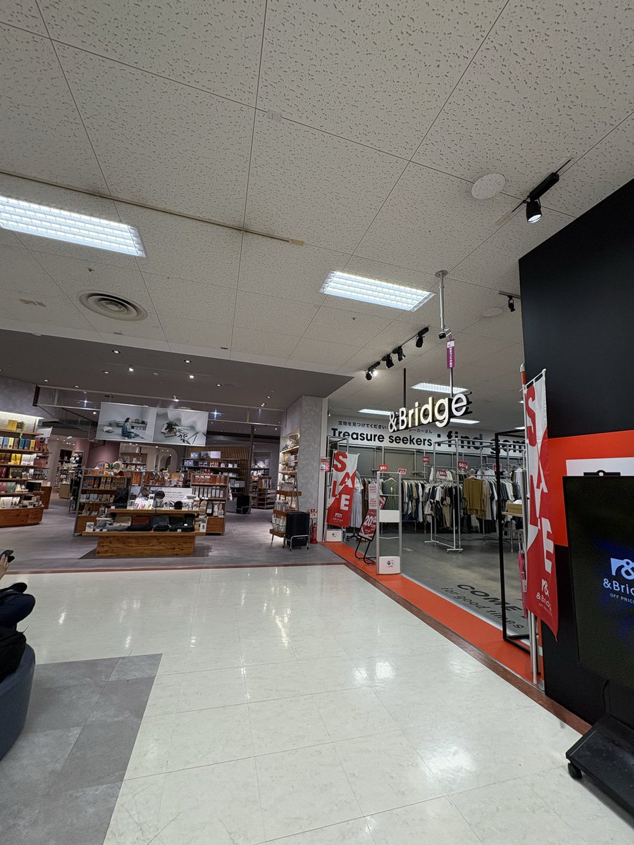 1kNqKxGLdVq6GwN's tweet photo. 【拡散希望】

本日10時40分頃、江東区のイオンで購入したばかりのマインクラフトの帽子（値札付き）とエコバッグが、ほんの少し目を離した隙に盗まれました。

イオンと警察には届け出済みです。

現場には防犯カメラが設置されており、映像に映っている可能性があります。

子どもが楽しみにしていた帽子です。 持ち去った方は、どうか返してください。

#拡散希望
#盗難
#落とし物
#江東区
#イオン
#マインクラフト
#誕生日プレゼント