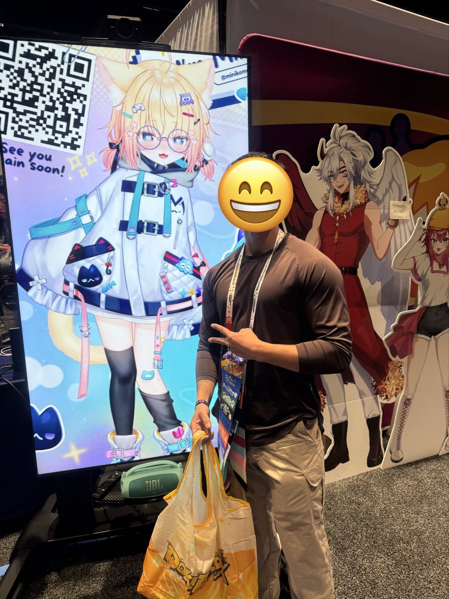 solork__'s tweet photo. No better way to start off day 3 of offkai than by getting to meet @obkatiekat and @UmariTomoe. Even got the chance to say hello to the amazing @jinxberry_  before making my way over to meet the Lab Brats https://t.co/yJZpMvp1a0