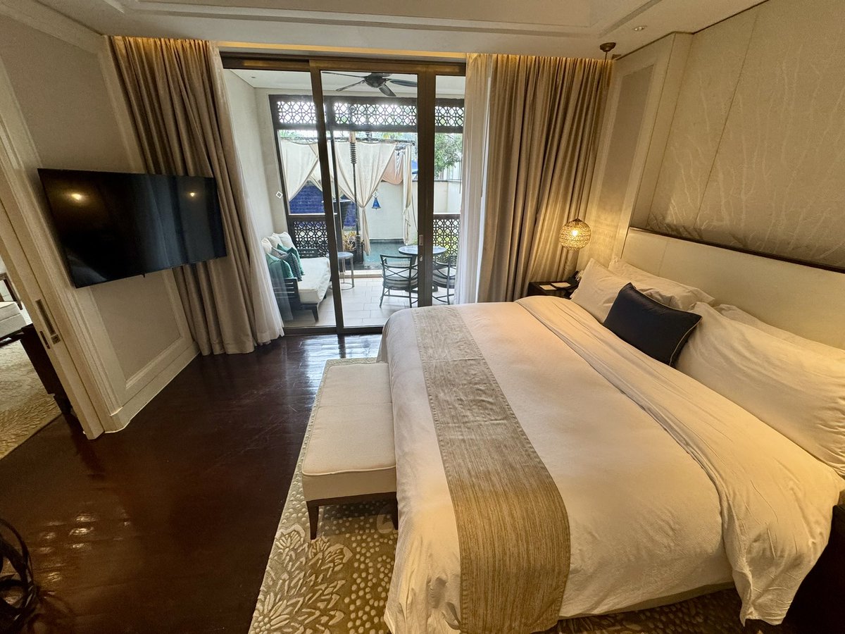 carib01550's tweet photo. The St. Regis Langkawi🇲🇾
Suite, 1 King, Plunge pool 

プール付きスイートにUGして頂けました
雨季だけど日中はほぼ晴れています
特にサンセットが美し過ぎ！
空いていてサイコーです😊

#セントレジスランカウイ #marriott https://t.co/xAfIXTVISU